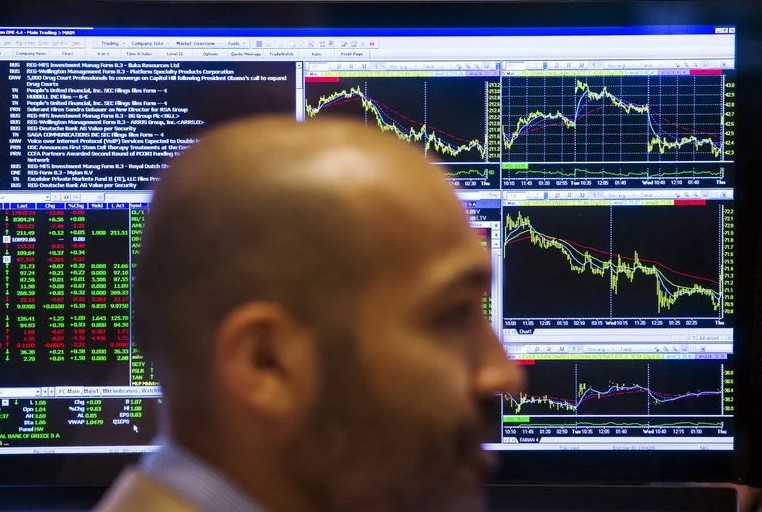 سهم ASML يتراجع 1.2% قبيل إعلان نتائج الربع الثالث وسط مخاوف تمويل الذكاء الاصطناعي