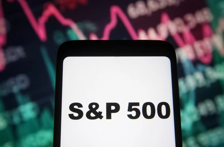 سهم ميتا يتراجع بأكثر من 8% قبل الافتتاح رغم نمو الإيرادات