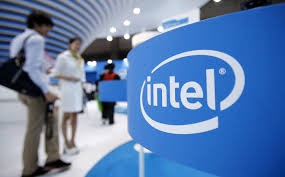 Intel تقفز بعد تحالف مفاجئ مع Elon Musk في مشروع رقائق عملاق للذكاء الاصطناعي والروبوتات